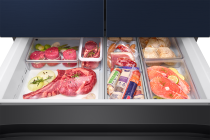 Bespoke RF8000 French Door Fridge Freezer with Beverage Centre™ Metal Navy 641 L (mid-drawer-open-meat-fish Navy)